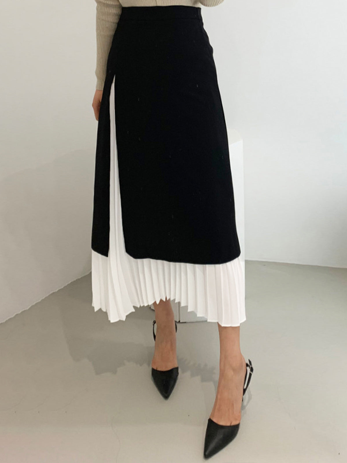 Chic Two-Tone Pleated Maxi Skirt