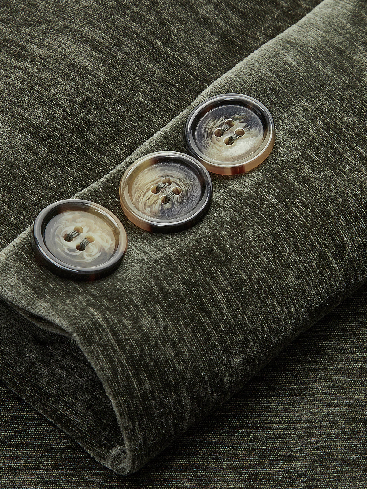 Vintage-Inspired Velvet Blazer with Tailored Fit