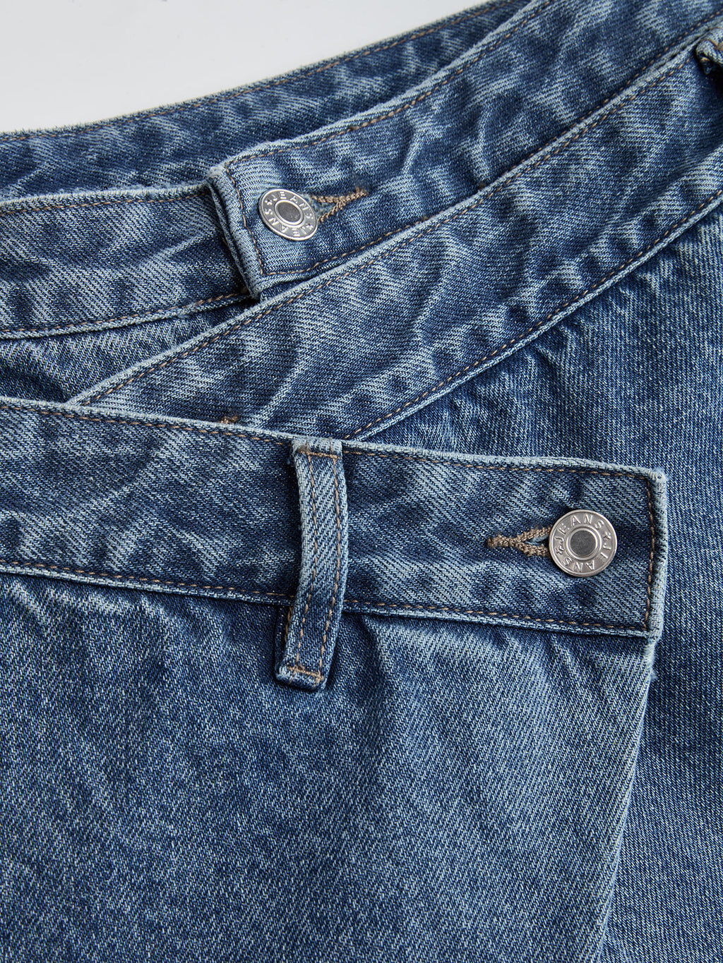 Cross-Front Wide-Leg Jeans – Mid Waist Denim