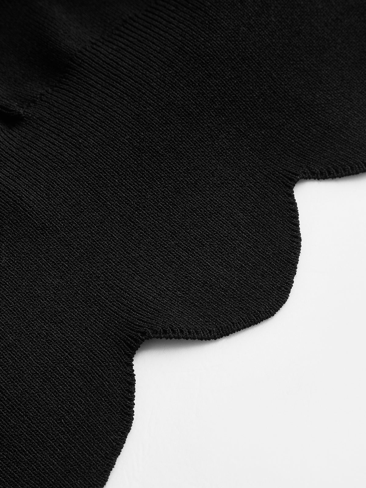 Scalloped Hem V-Neck Knit Top