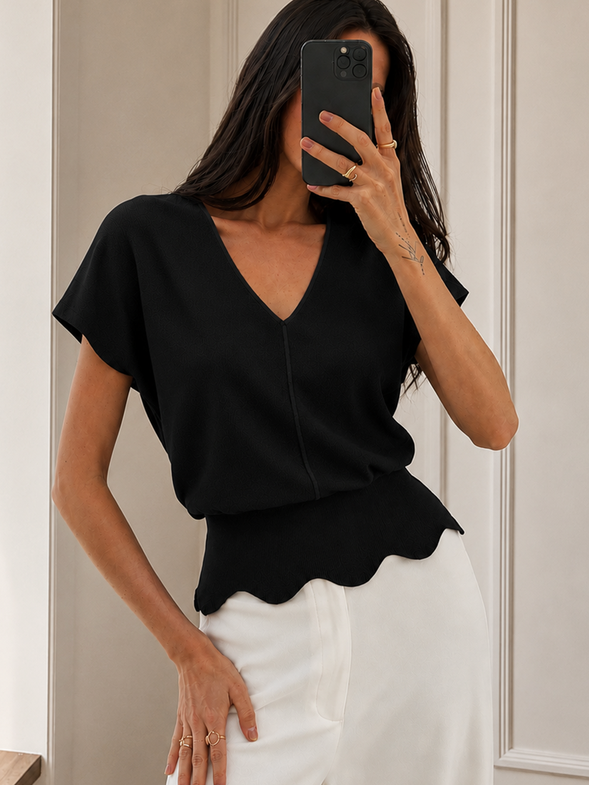 Scalloped Hem V-Neck Knit Top
