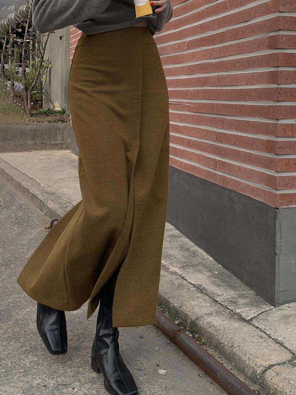 Chic High-Slit Maxi Skirt for Effortless Style